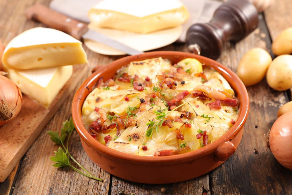 french tartiflette, potato, bacon and reblochon - Peugeot Saveurs