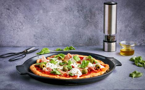 Pizza italienne au prosciutto et burrata - Peugeot Saveurs