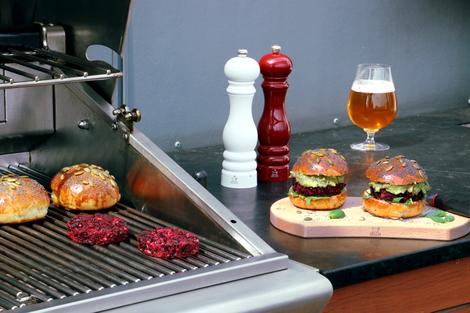 Burger veggie à la betterave - Peugeot Saveurs
