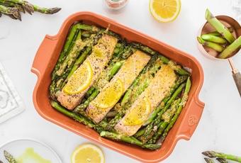 Salmon with asparagus and parmesan