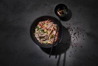 Wok-fried sliced beef with soba noodles and vegetables