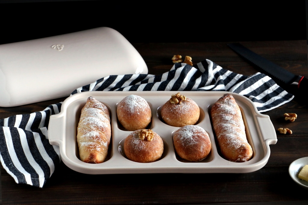 Assortiment de mini baguettes et petits pains