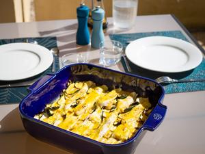 Filets de carrelet et petits légumes au four