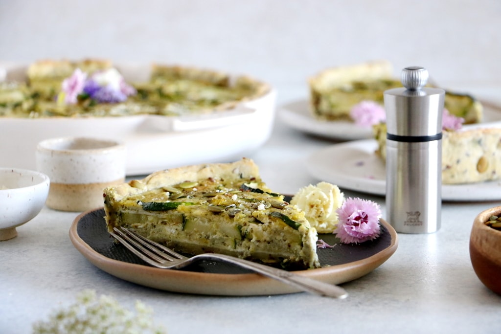 Quiche aux courgettes, pesto, chèvre et aux graines