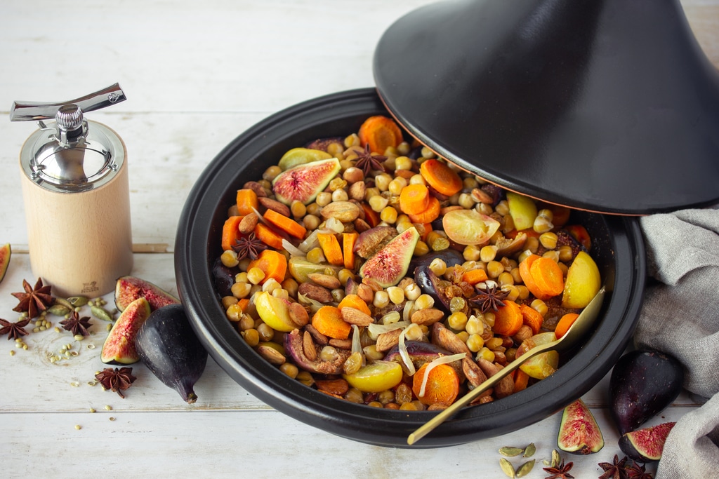 Tajine de carottes, figues, oignons et citrons confits