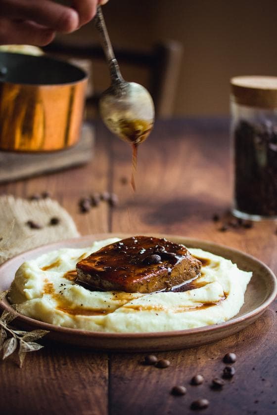 Tofu laqué au café et purée de céleri rave - Peugeot Saveurs