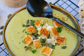 Velouté zéro déchets au poireau, pommes de terre et burrata