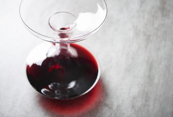 Why and how to use a wine carafe ?